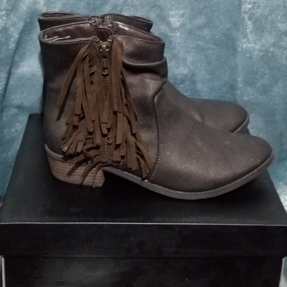 Boots - Picture 6 of 6